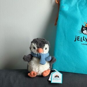 （SOLD）Jellycat Peanut Penguin Decoration